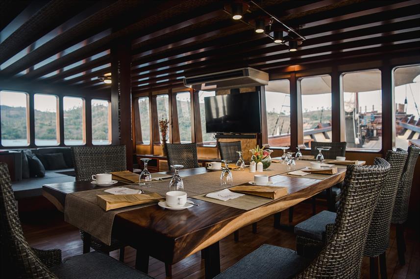 plataran-phinisi-malayeka-dining