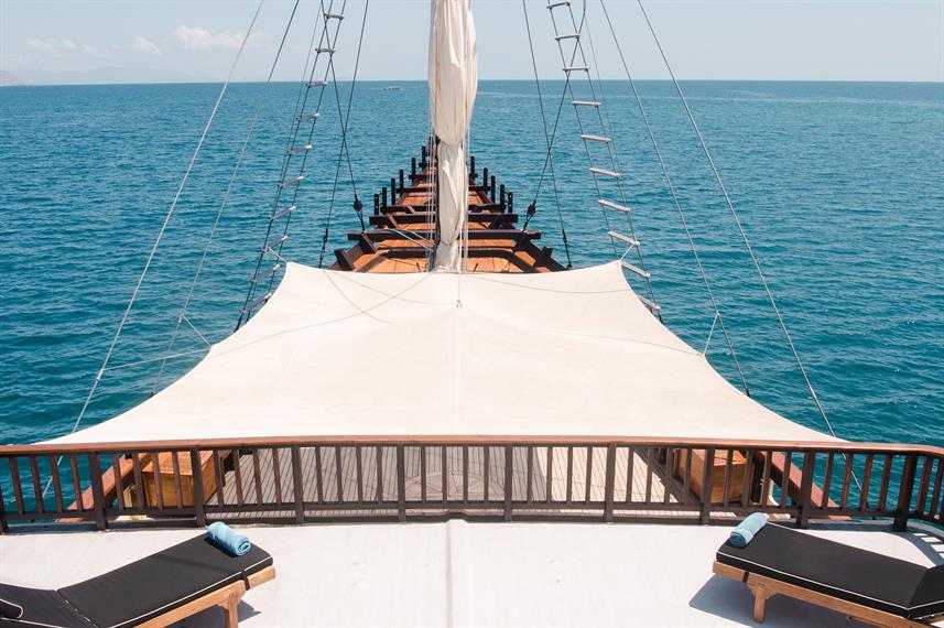 plataran-phinisi-malayeka-sundeck