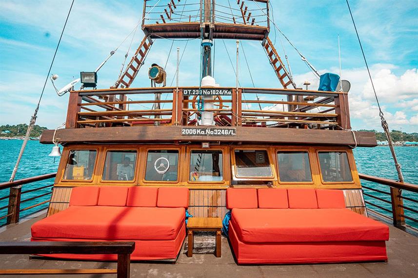 sea-safari-8-phinisi-lounge