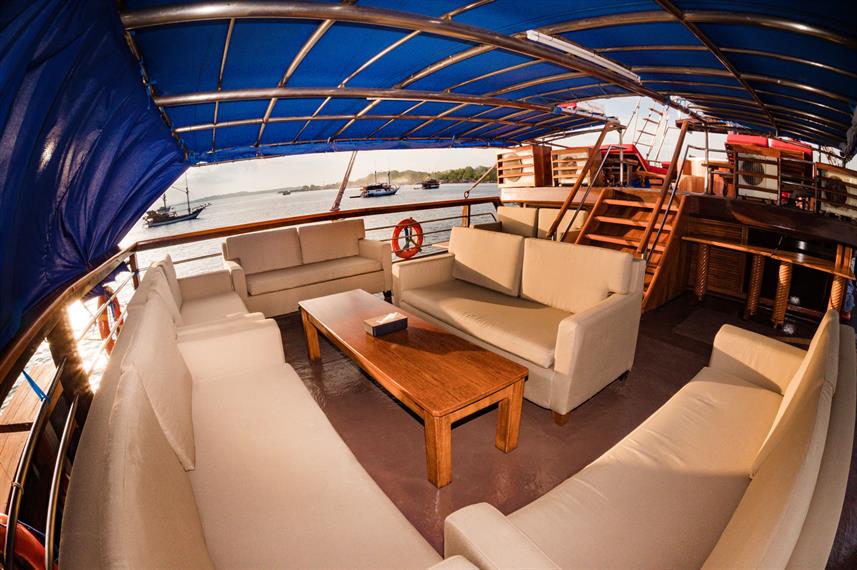 sea-safari-vi-phinisi-outdoor-lounge-1