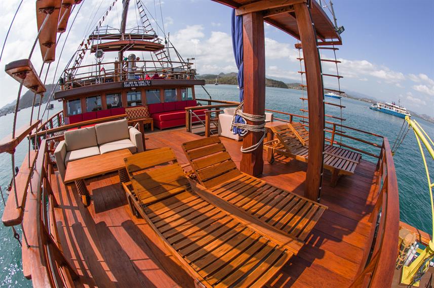 sea-safari-vi-phinisi-top-deck-2