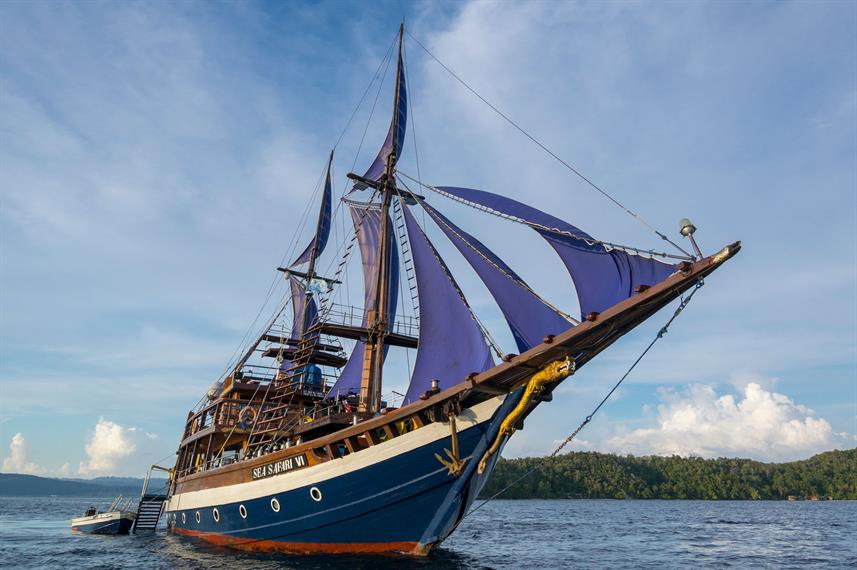 pasolle-local-boat-2