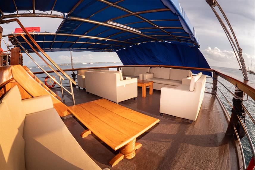 pasolle-local-boat-outdoor-lounge