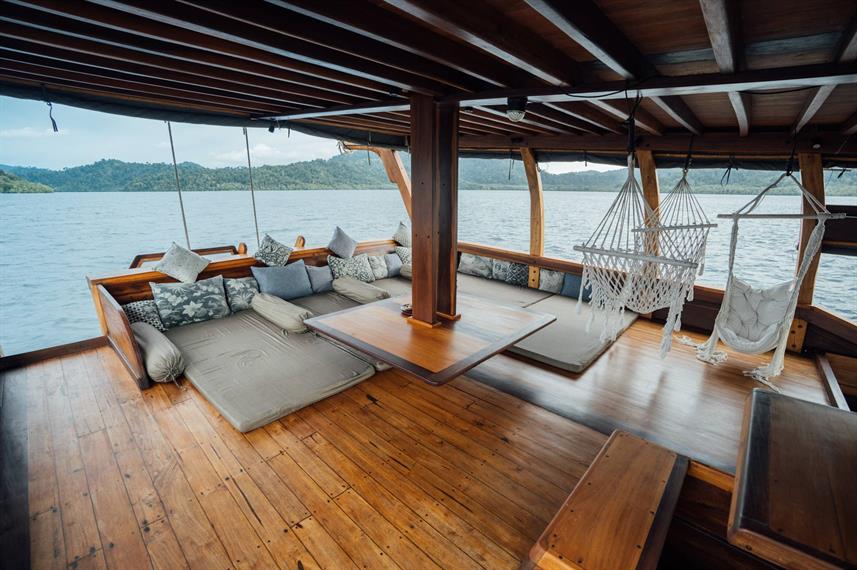 segara-liveaboard-I-outdoor-lounge