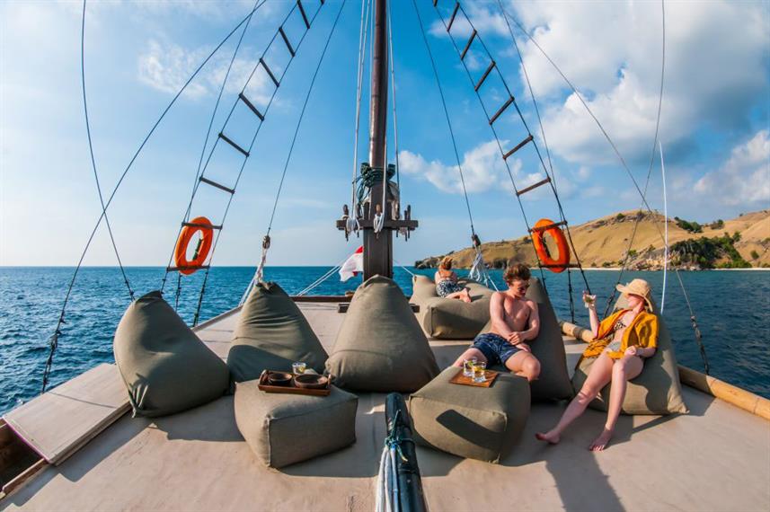 segara-liveaboard-I-sundeck