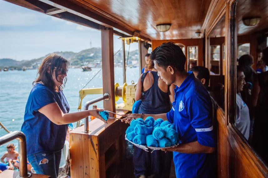 surya-indah-local-boat-welcome-guest