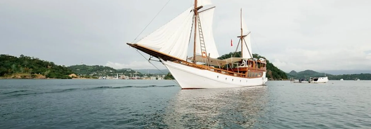 Budget Cabin Boat Komodo Liveaboard Adventure