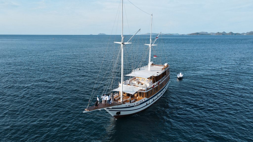 Catnazse Liveaboard best Phinisi Cruises Charter